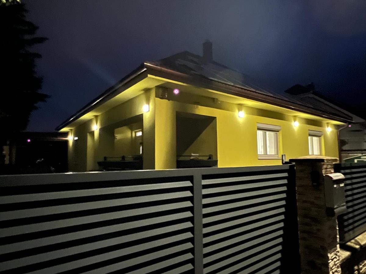 Star Street Home Mosonmagyaróvár المظهر الخارجي الصورة