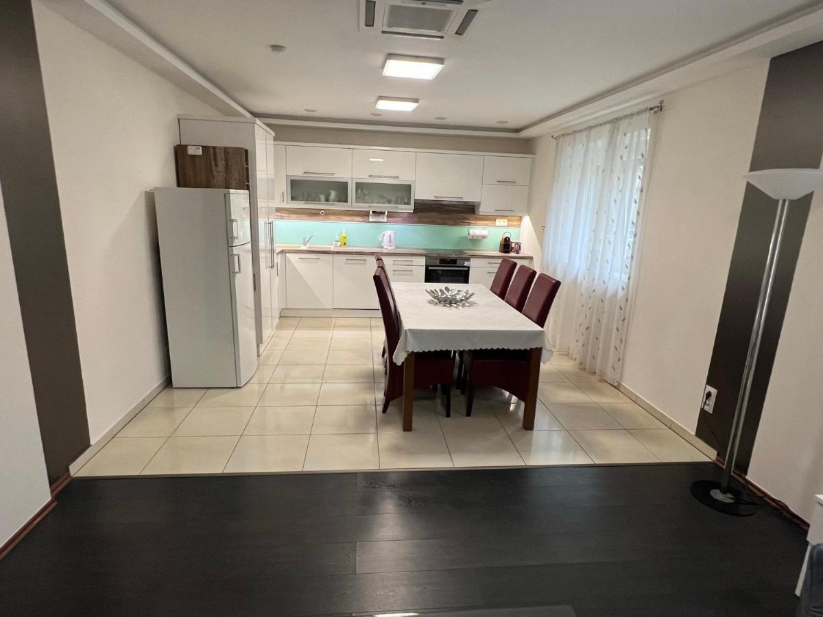 Star Street Home Mosonmagyaróvár المظهر الخارجي الصورة